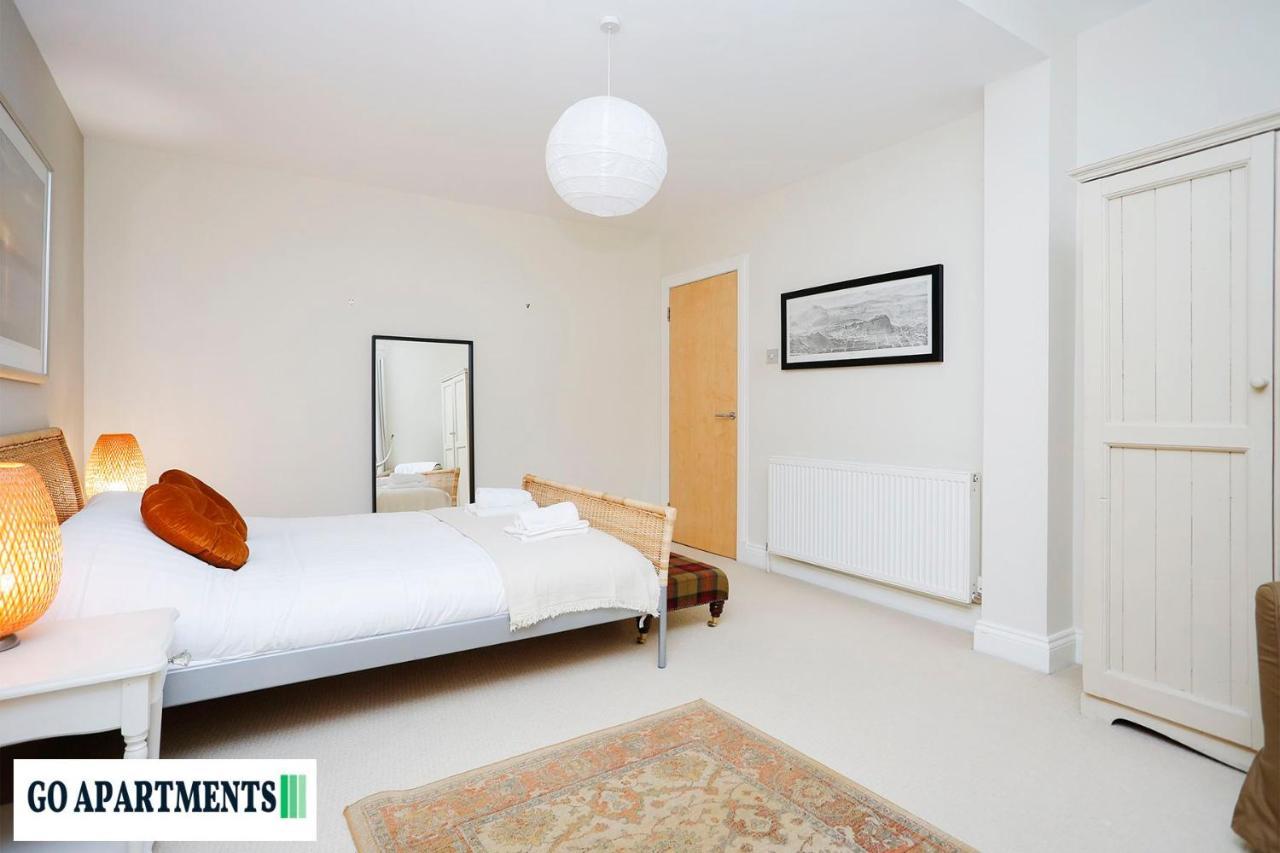 Large 2 Bed Edinburgh City Centre Apartment - Free Parking — Photos 2